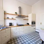 Exclusive & Cozy W' Balcony * Budapest