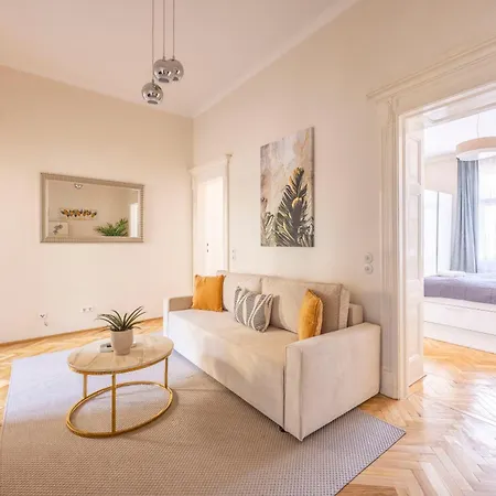Exclusive & Cozy W' Balcony Budapest